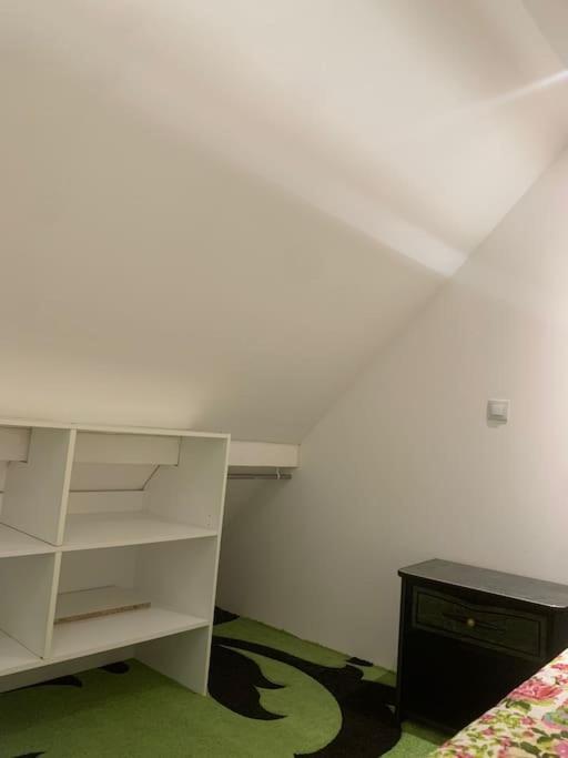Studio Meuble Dans Une Maison Limay 외부 사진