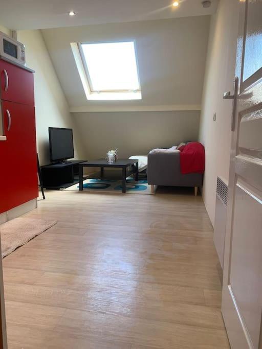 Studio Meuble Dans Une Maison Limay 외부 사진