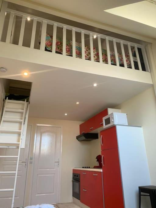 Studio Meuble Dans Une Maison Limay 외부 사진