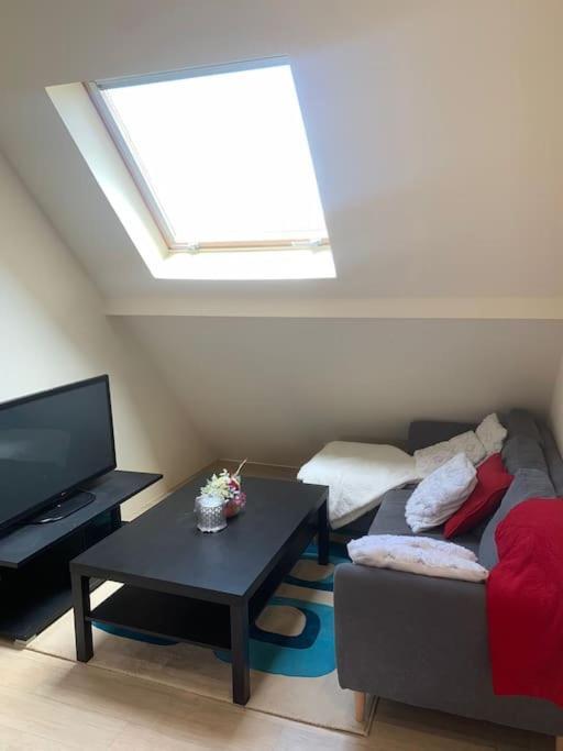 Studio Meuble Dans Une Maison Limay 외부 사진